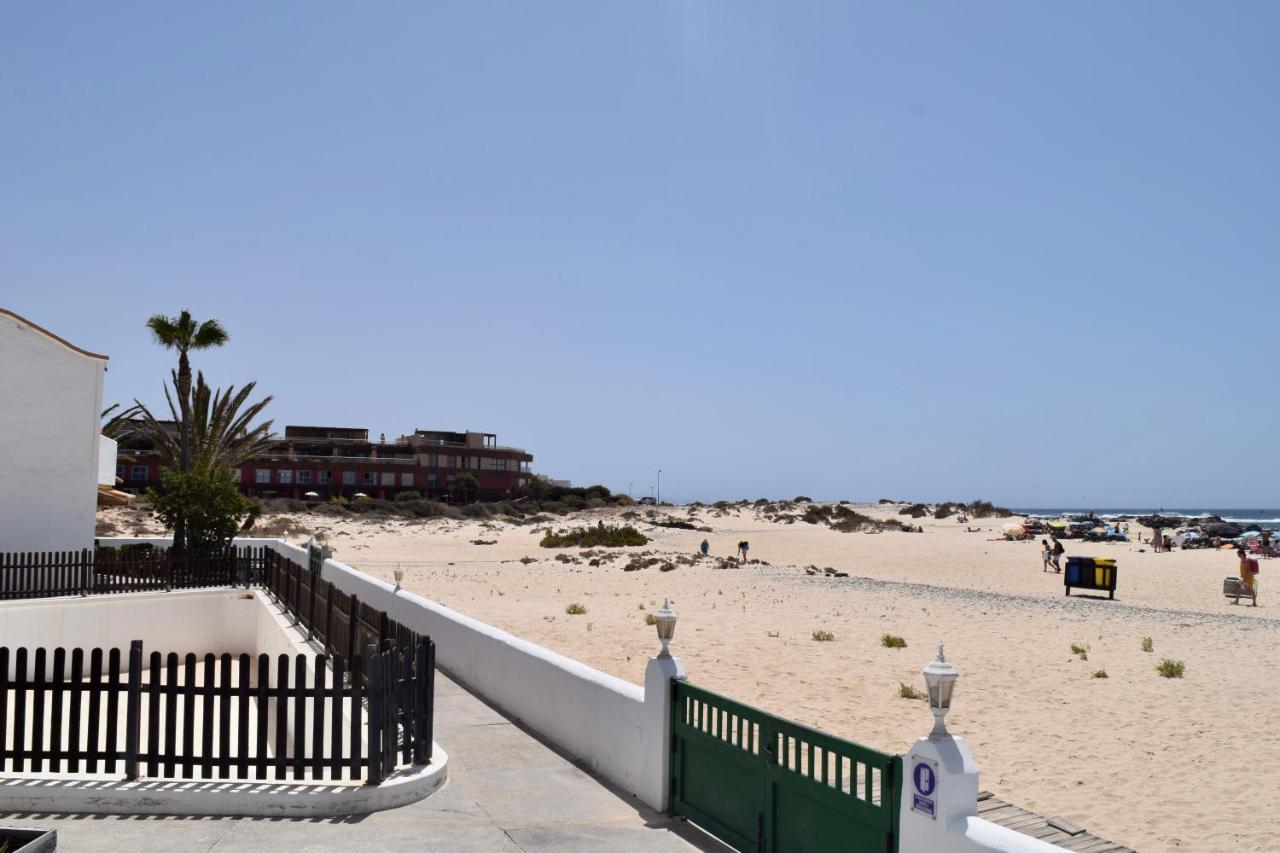 Beachfront Bungalow Cotillo Lagos Exterior photo